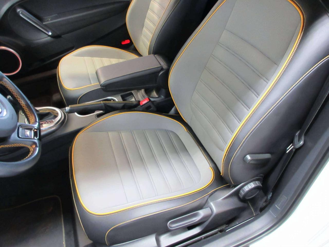 2019 Volkswagen Beetle DUNE CONVERTIBLE! ABSOLUTELY MINT, JUST 45K! Photo