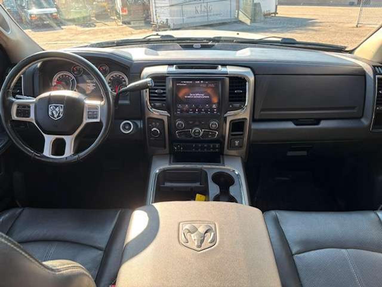 2018 RAM 3500 LARAMIE 4X4 DIESEL DUALLY LEATHER-ROOF-NAVI-LIFTED Photo