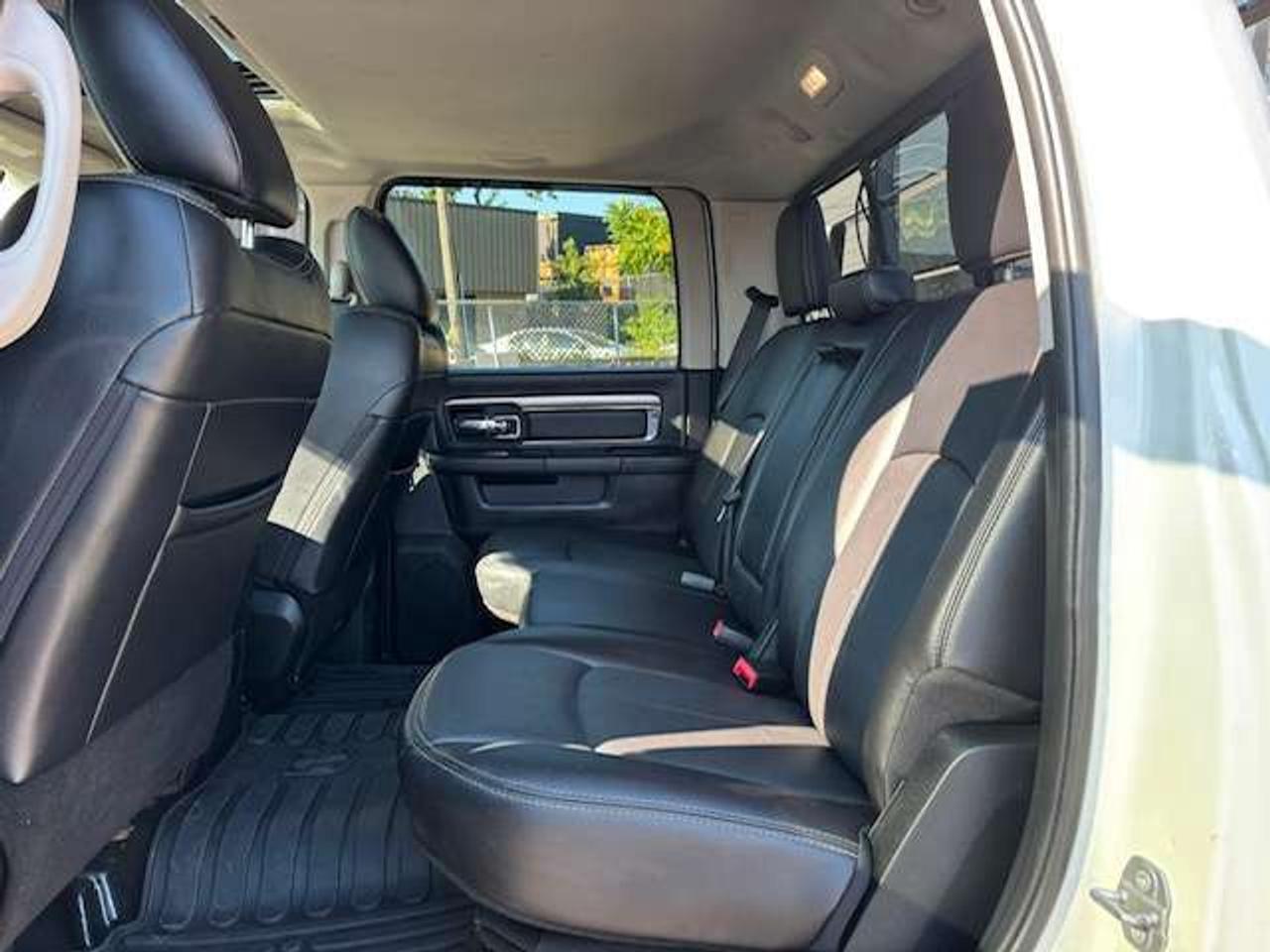 2018 RAM 3500 LARAMIE 4X4 DIESEL DUALLY LEATHER-ROOF-NAVI-LIFTED Photo