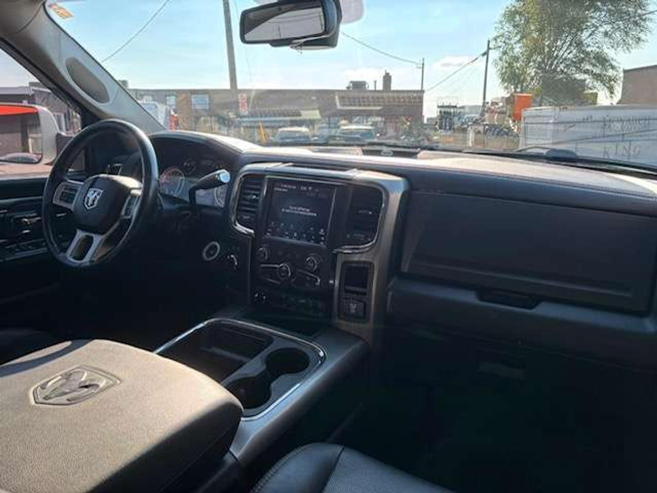 2018 RAM 3500 LARAMIE 4X4 DIESEL DUALLY LEATHER-ROOF-NAVI-LIFTED Photo