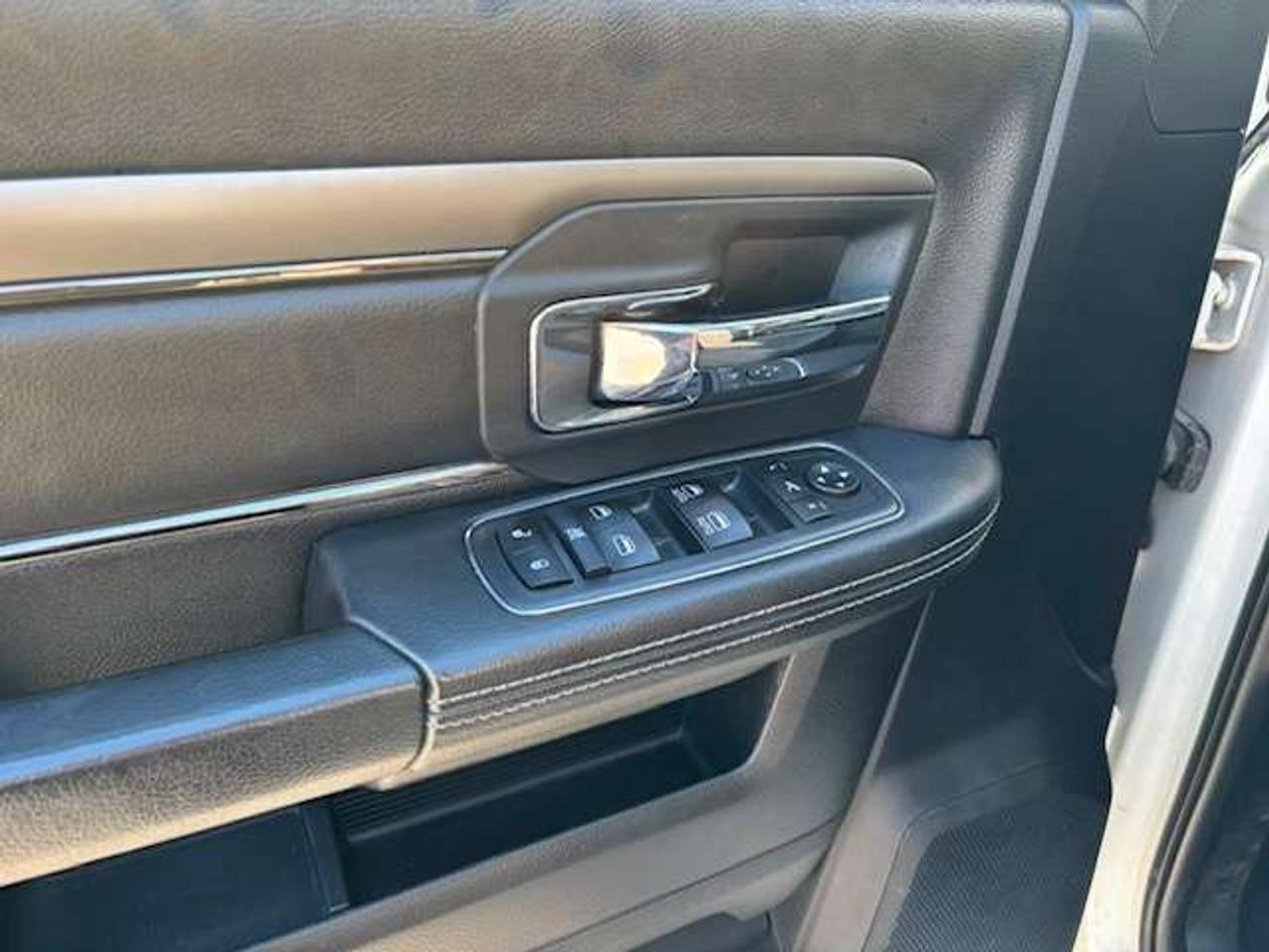 2018 RAM 3500 LARAMIE 4X4 DIESEL DUALLY LEATHER-ROOF-NAVI-LIFTED Photo