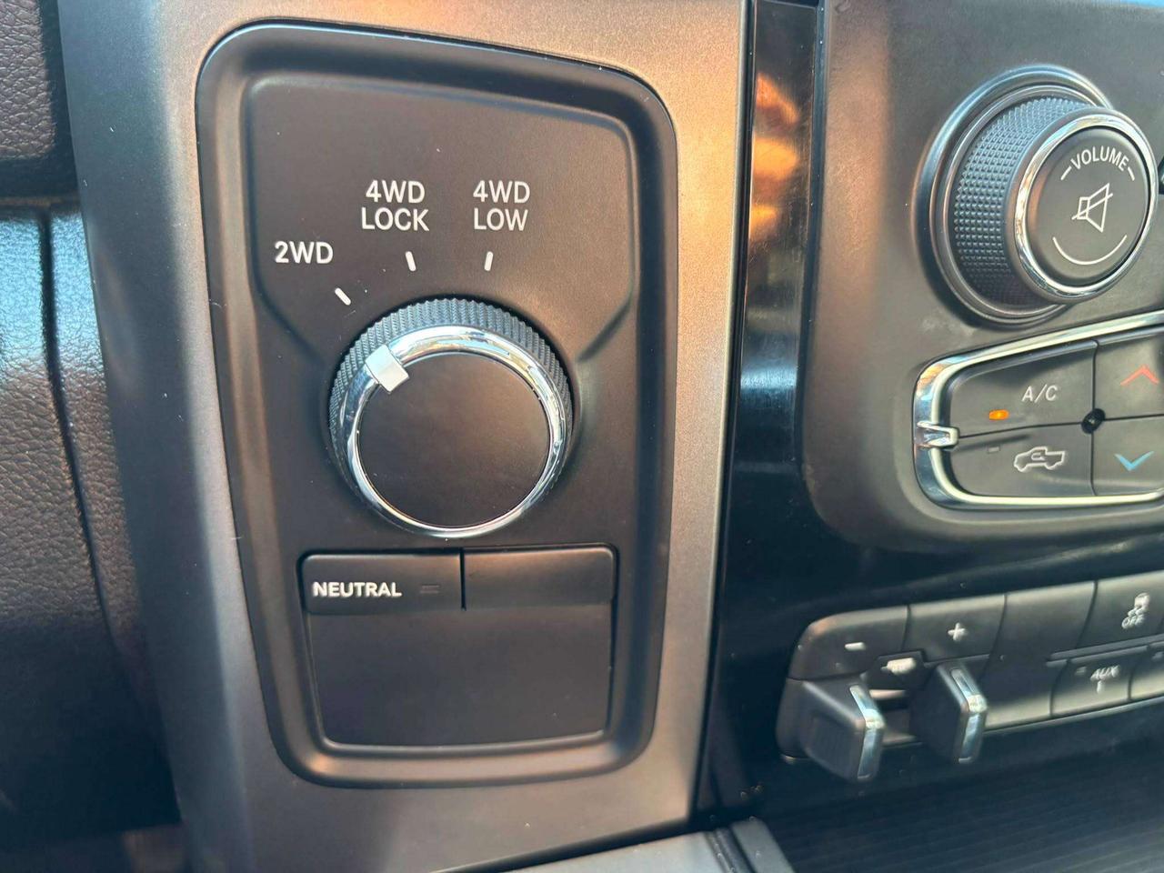 2018 RAM 3500 LARAMIE 4X4 DIESEL DUALLY LEATHER-ROOF-NAVI-LIFTED Photo