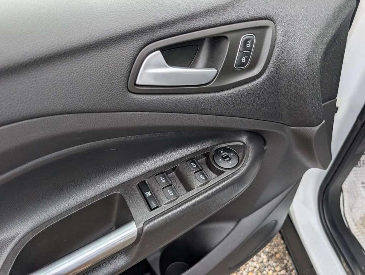 2018 Ford Escape SE 4WD   CAMERA   HTD SEATS   BLUETOOTH Photo
