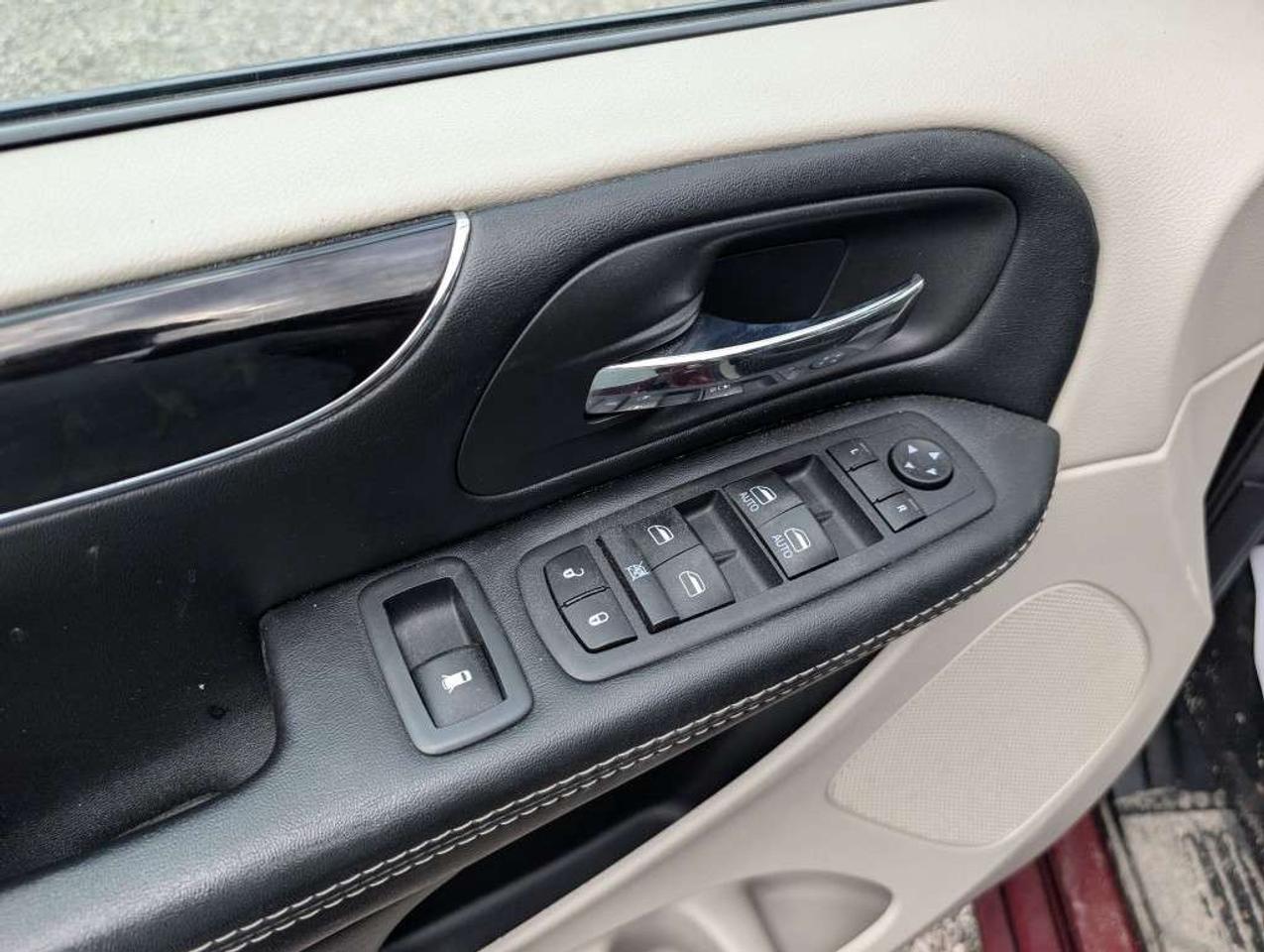 2019 Dodge Grand Caravan SXT Premium Plus  NAV   CAMERA   DVD Photo