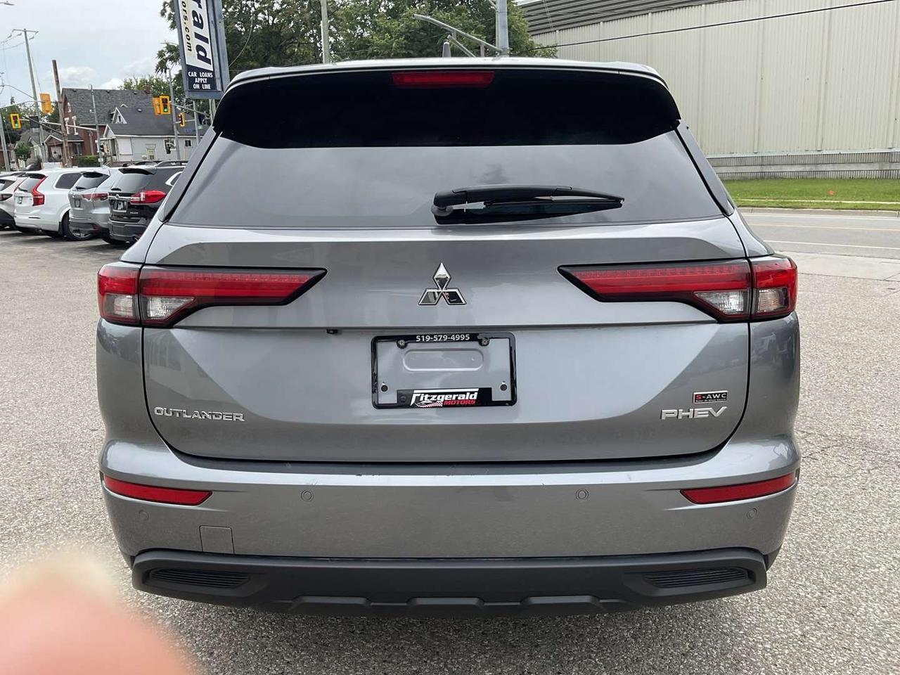 2023 Mitsubishi Outlander ES S-AWC - BACK-UP CAM! BSM! 7 PASS! EV RATES! Photo
