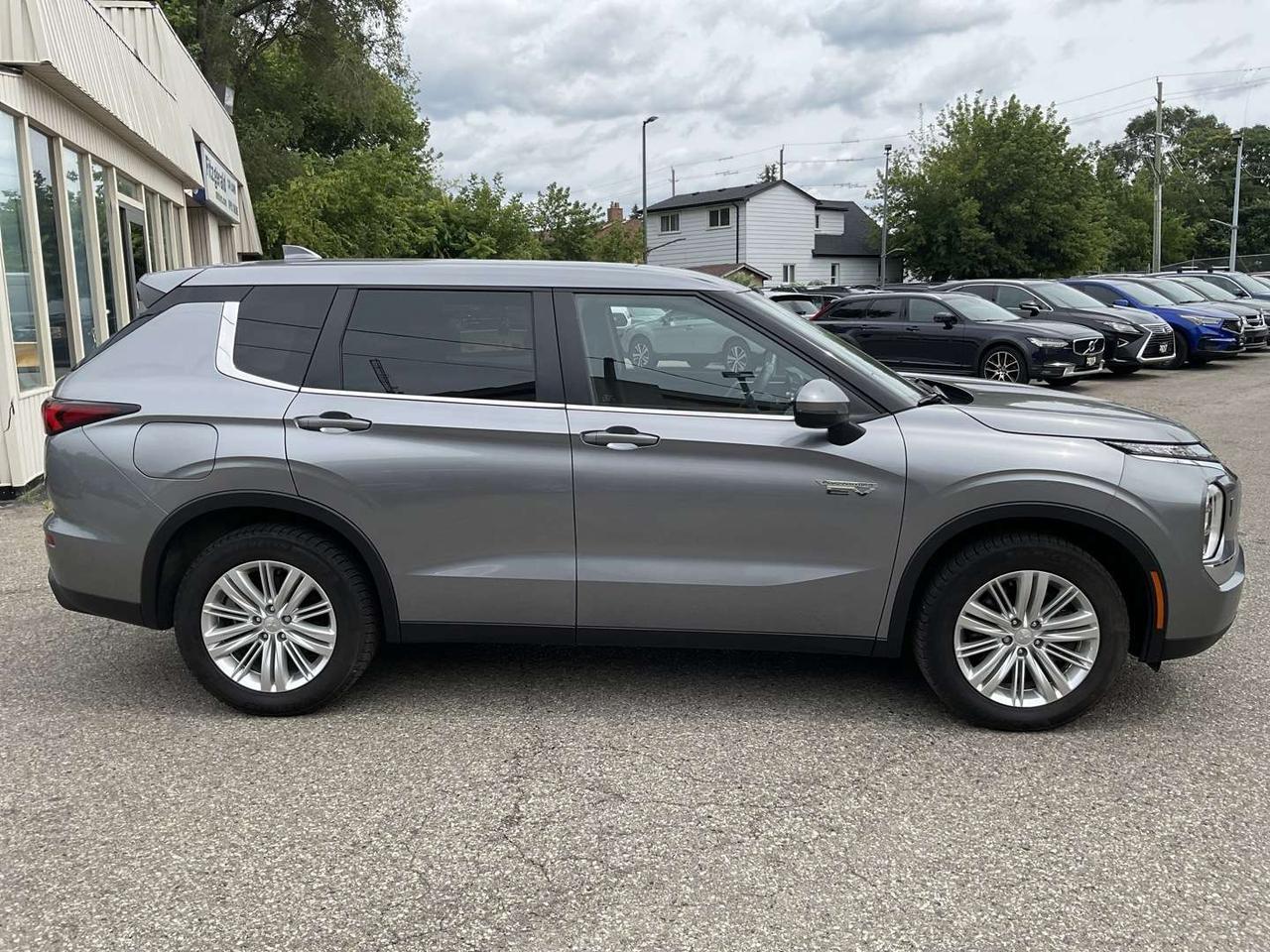 2023 Mitsubishi Outlander ES S-AWC - BACK-UP CAM! BSM! 7 PASS! EV RATES! Photo