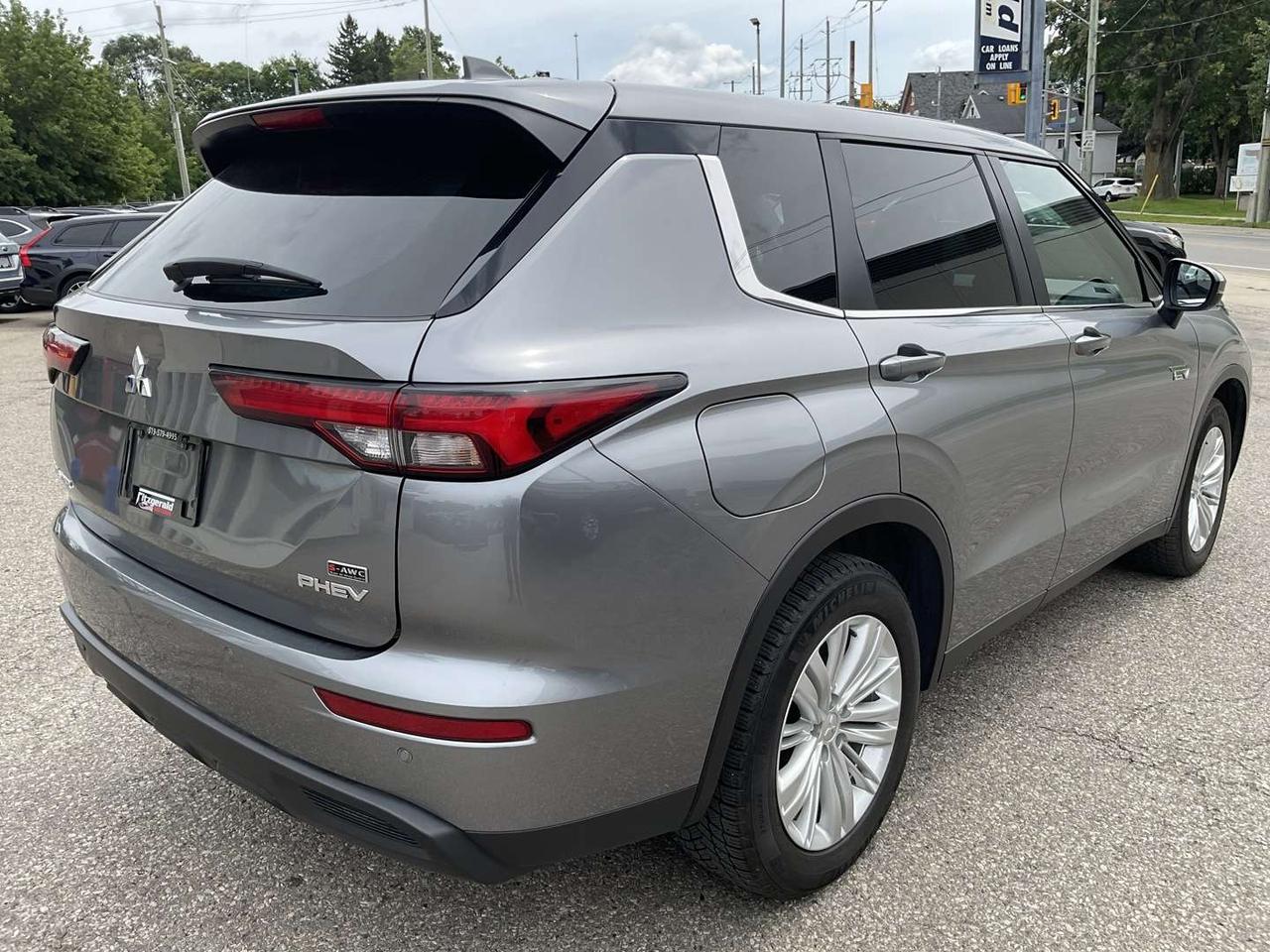 2023 Mitsubishi Outlander ES S-AWC - BACK-UP CAM! BSM! 7 PASS! EV RATES! Photo