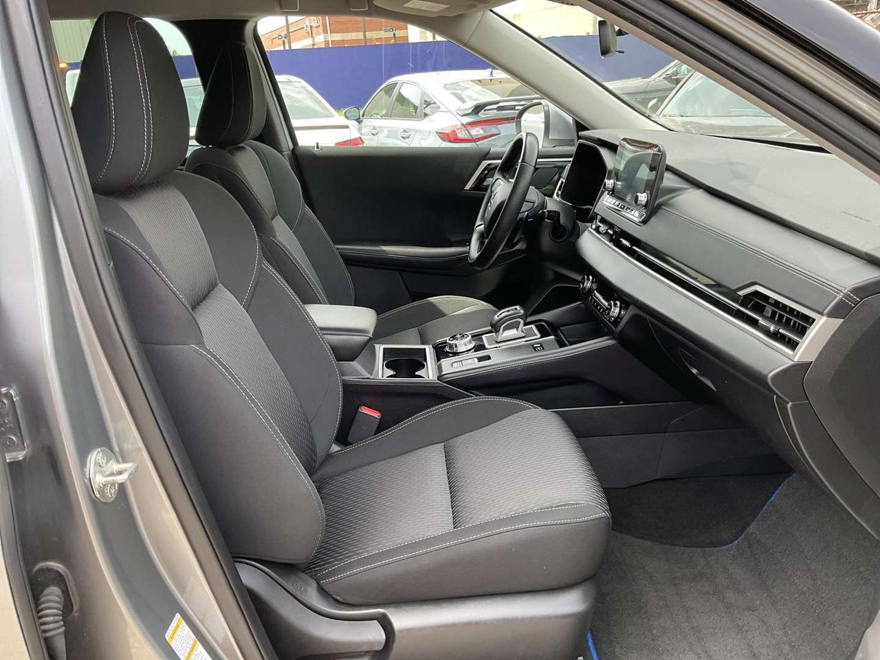 2023 Mitsubishi Outlander ES S-AWC - BACK-UP CAM! BSM! 7 PASS! EV RATES! Photo