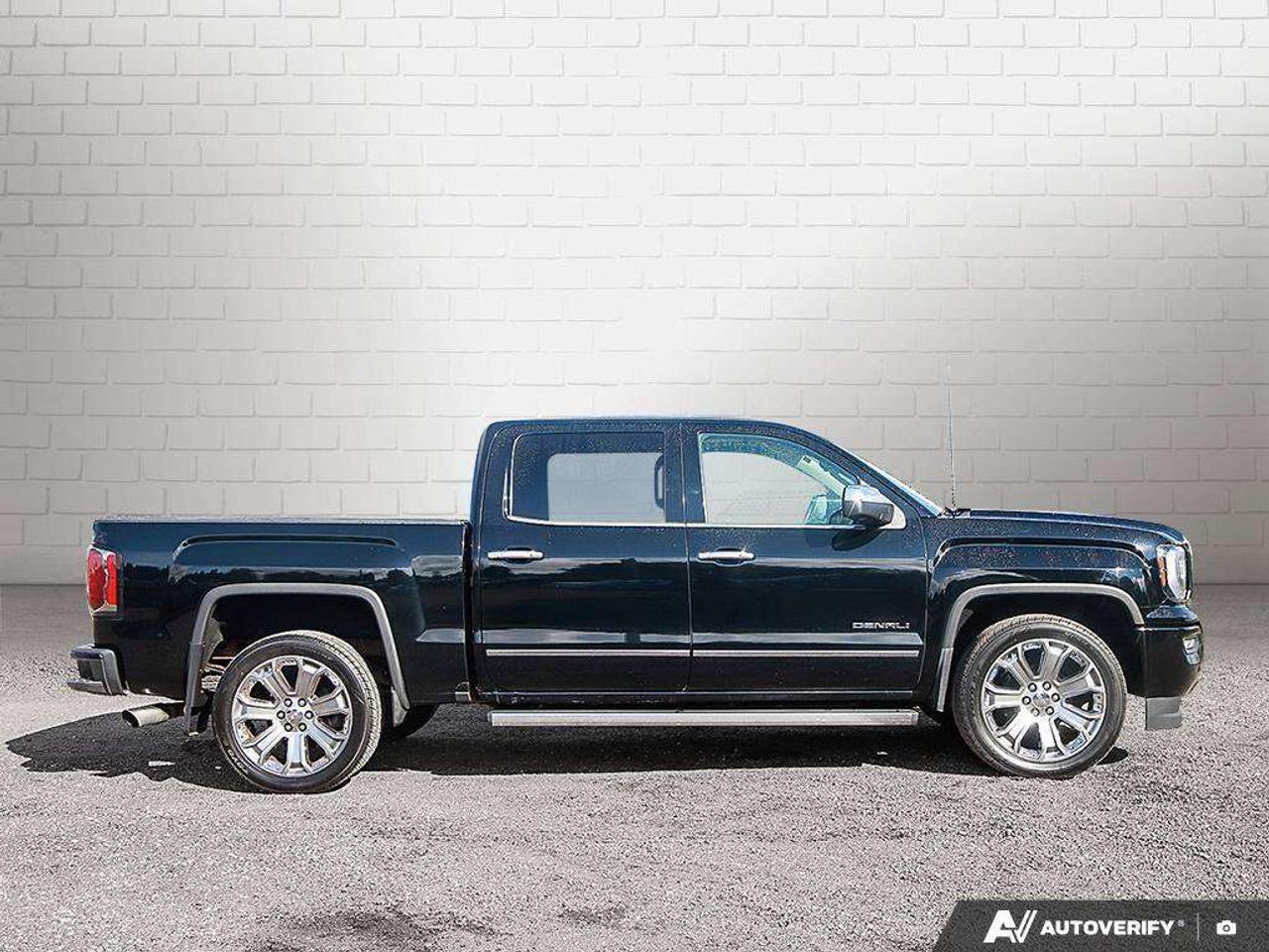 2018 GMC Sierra 1500 DENALI, 6.2L V8, 4X4, ALLOYS, LEATHER, NAV, SUNROOF, BOSE, 1-OWNER, AS-TRADED! Photo