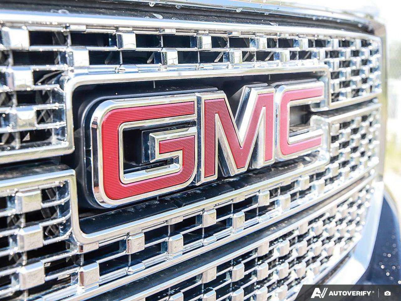 2018 GMC Sierra 1500 DENALI, 6.2L V8, 4X4, ALLOYS, LEATHER, NAV, SUNROOF, BOSE, 1-OWNER, AS-TRADED! Photo