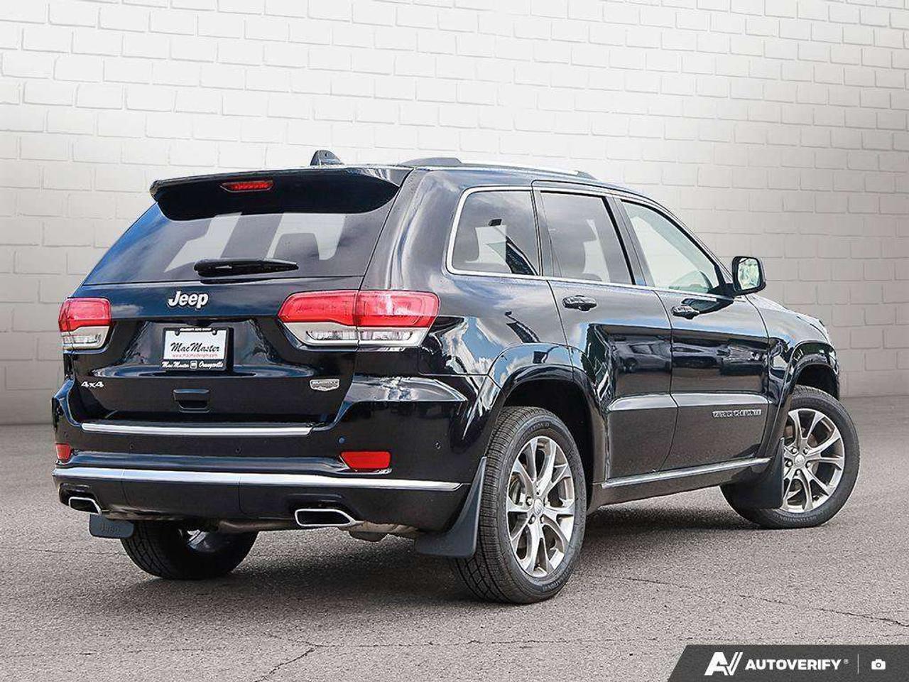 2021 Jeep Grand Cherokee SUMMIT, 3.6L V6, AWD, ALLOYS, LEATHER, SUNROOF, NAV, 1-OWNER, LOW KMS, CERTIFIED PREOWNED! Photo