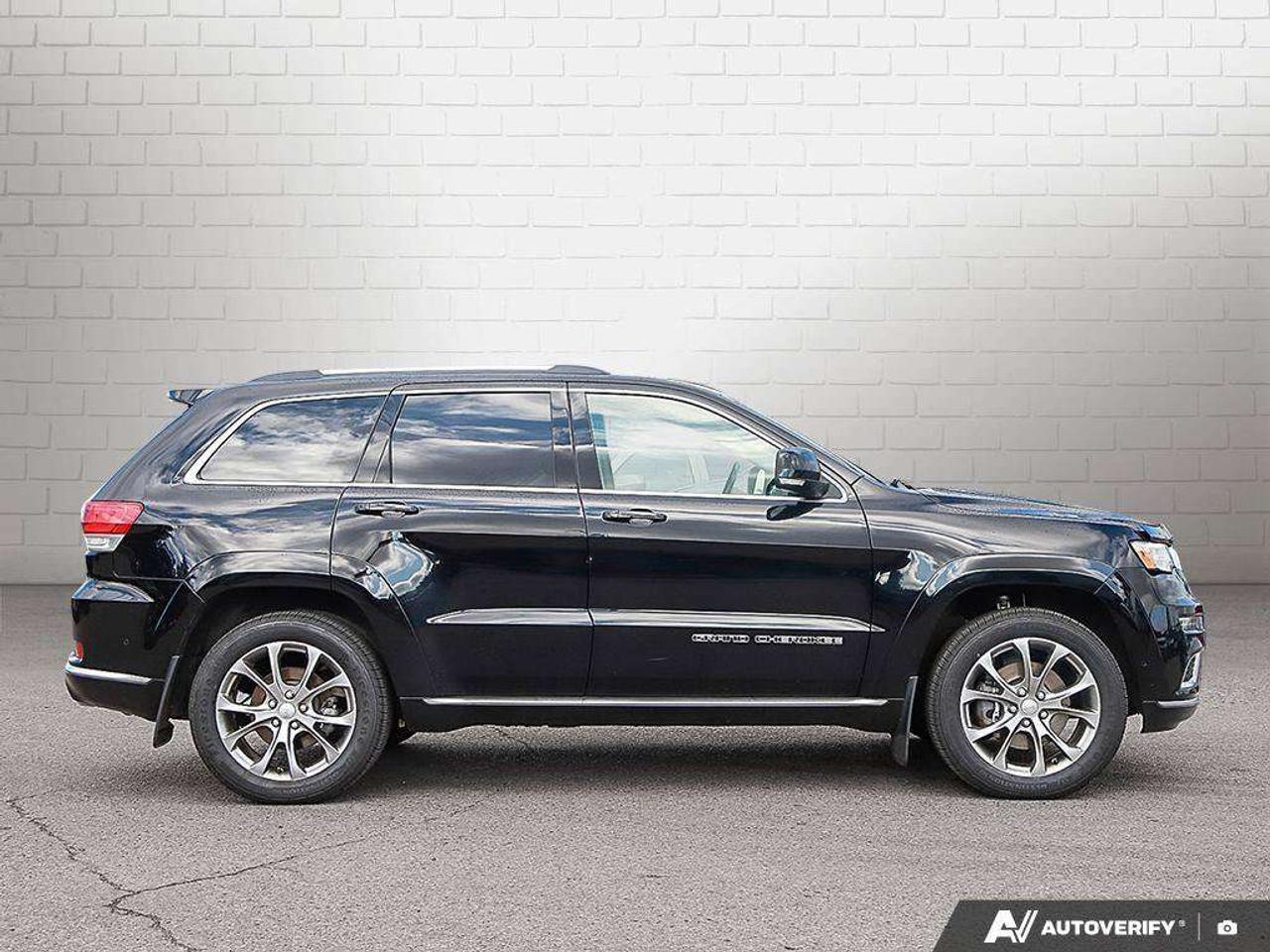 2021 Jeep Grand Cherokee SUMMIT, 3.6L V6, AWD, ALLOYS, LEATHER, SUNROOF, NAV, 1-OWNER, LOW KMS, CERTIFIED PREOWNED! Photo