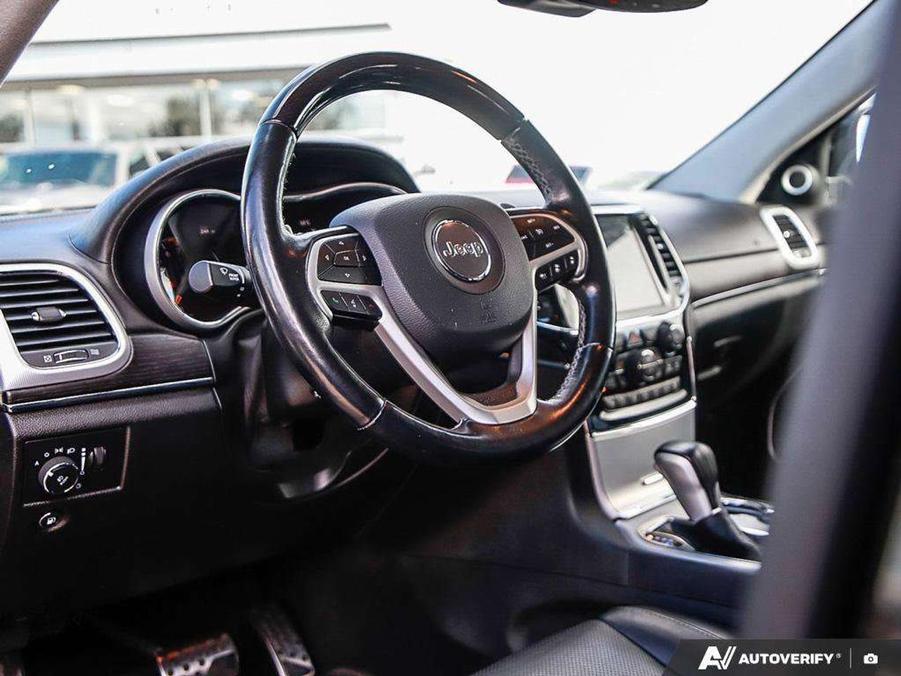 2021 Jeep Grand Cherokee SUMMIT, 3.6L V6, AWD, ALLOYS, LEATHER, SUNROOF, NAV, 1-OWNER, LOW KMS, CERTIFIED PREOWNED! Photo