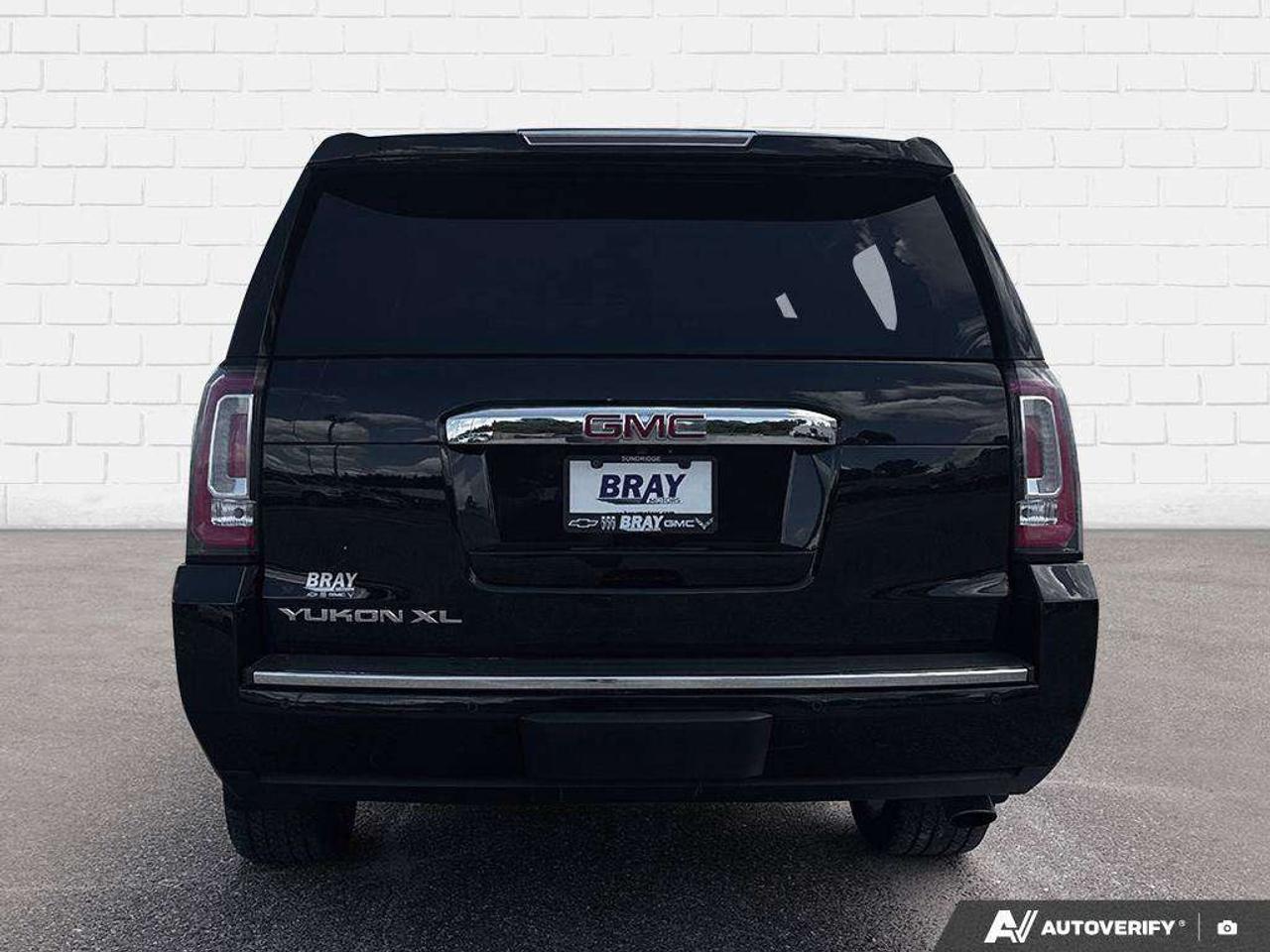 2017 GMC Yukon LOADED. REAR ENTERTAINMENT. TRAILERING PKG. HEATED AND COOLED FRONT SEATS. WIRELESS CHARGING. CERTIFIED. Photo
