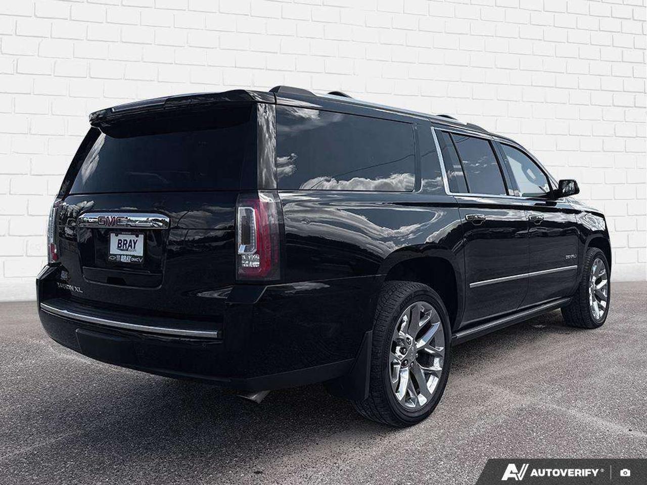 2017 GMC Yukon LOADED. REAR ENTERTAINMENT. TRAILERING PKG. HEATED AND COOLED FRONT SEATS. WIRELESS CHARGING. CERTIFIED. Photo