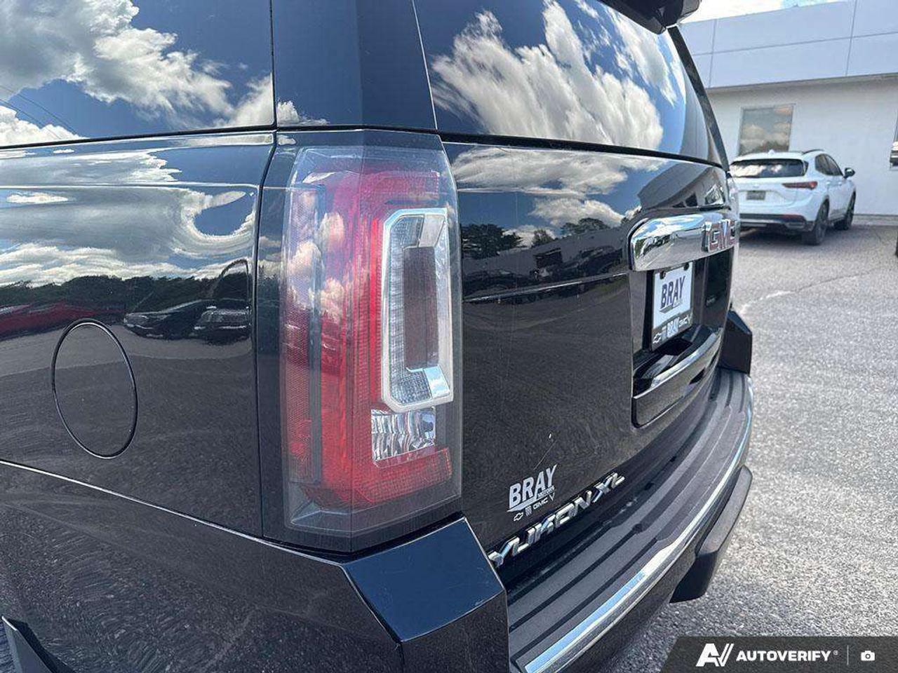 2017 GMC Yukon LOADED. REAR ENTERTAINMENT. TRAILERING PKG. HEATED AND COOLED FRONT SEATS. WIRELESS CHARGING. CERTIFIED. Photo