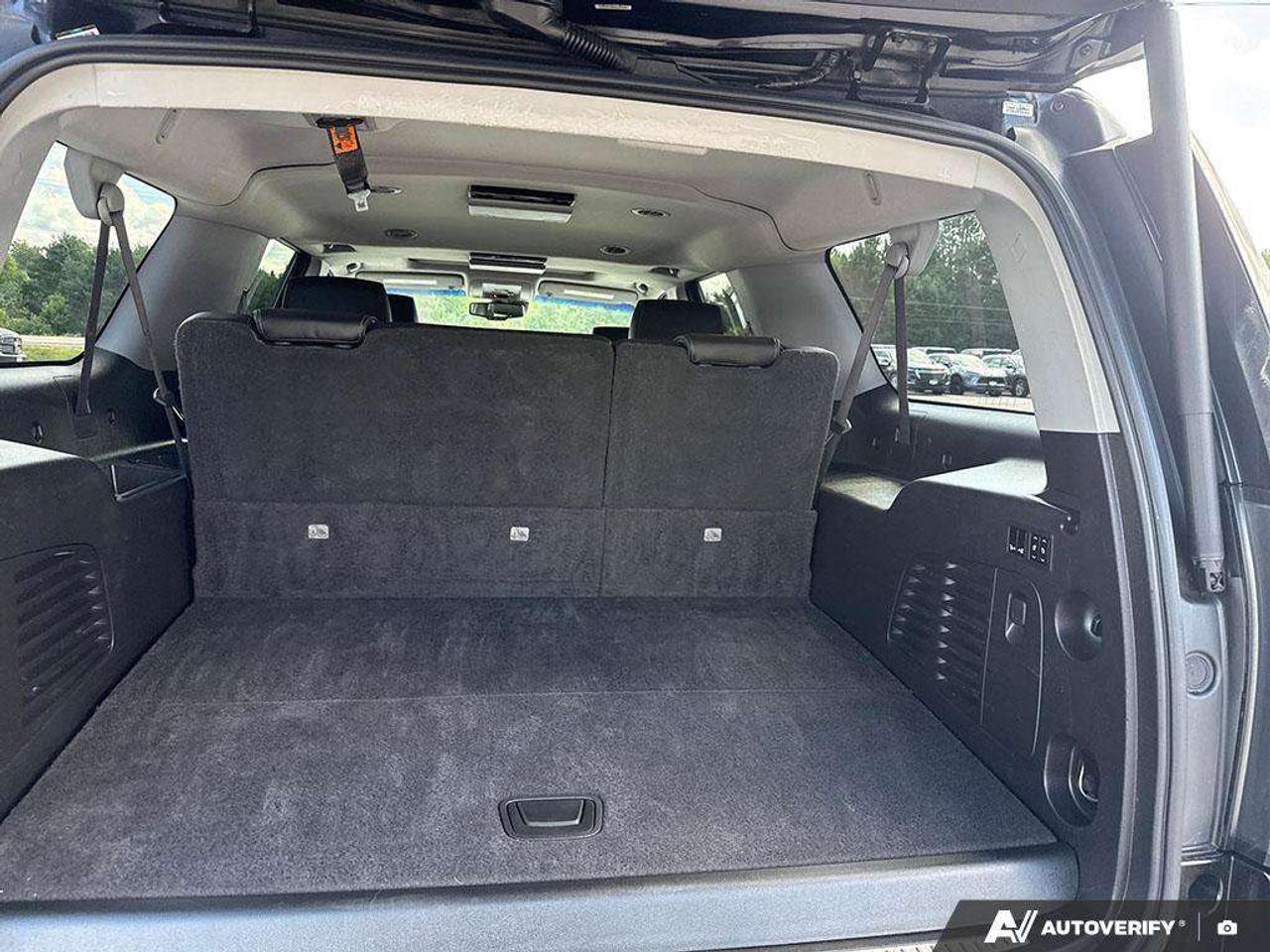 2017 GMC Yukon LOADED. REAR ENTERTAINMENT. TRAILERING PKG. HEATED AND COOLED FRONT SEATS. WIRELESS CHARGING. CERTIFIED. Photo