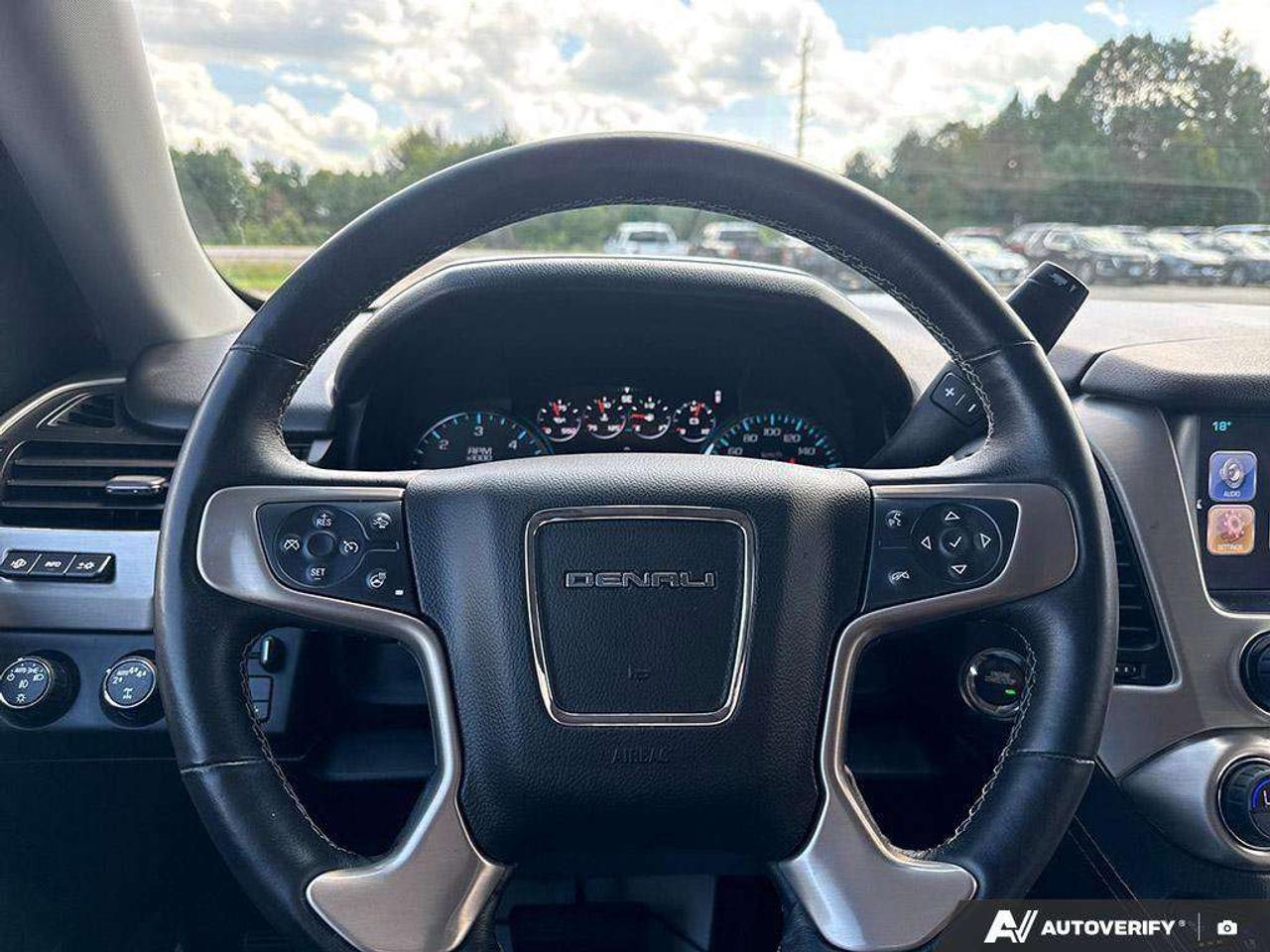 2017 GMC Yukon LOADED. REAR ENTERTAINMENT. TRAILERING PKG. HEATED AND COOLED FRONT SEATS. WIRELESS CHARGING. CERTIFIED. Photo
