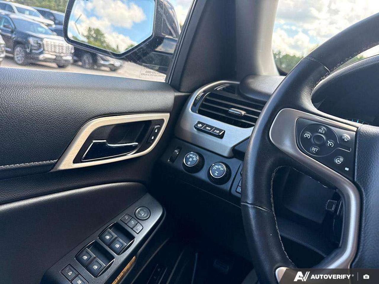 2017 GMC Yukon LOADED. REAR ENTERTAINMENT. TRAILERING PKG. HEATED AND COOLED FRONT SEATS. WIRELESS CHARGING. CERTIFIED. Photo