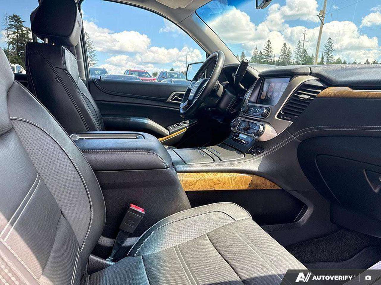 2017 GMC Yukon LOADED. REAR ENTERTAINMENT. TRAILERING PKG. HEATED AND COOLED FRONT SEATS. WIRELESS CHARGING. CERTIFIED. Photo