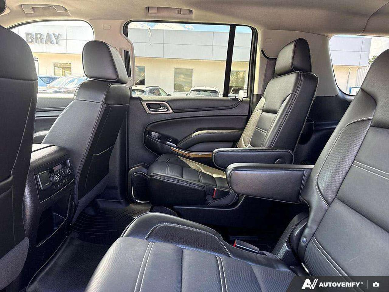 2017 GMC Yukon LOADED. REAR ENTERTAINMENT. TRAILERING PKG. HEATED AND COOLED FRONT SEATS. WIRELESS CHARGING. CERTIFIED. Photo