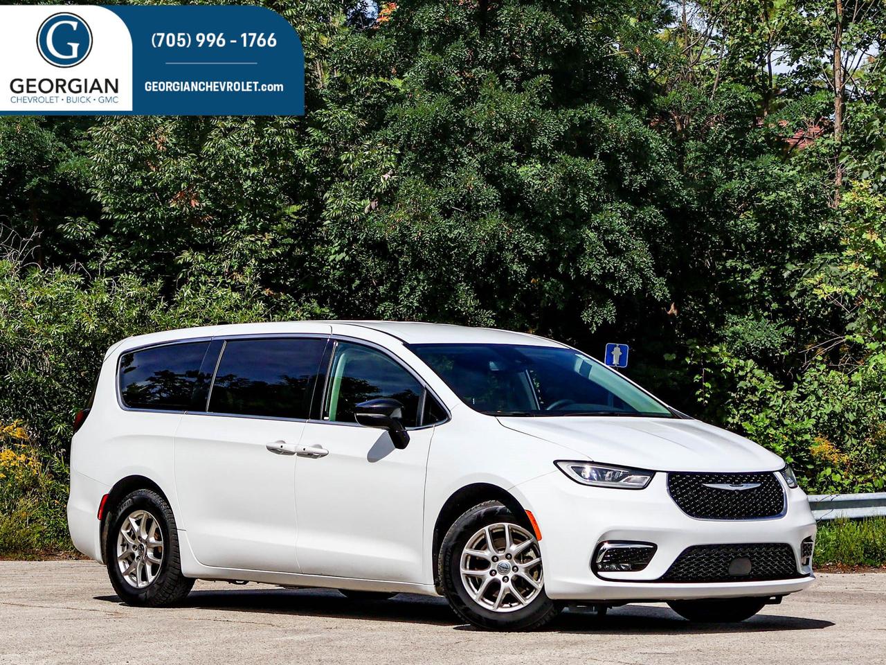 2024 Chrysler Pacifica Touring-L Photo0