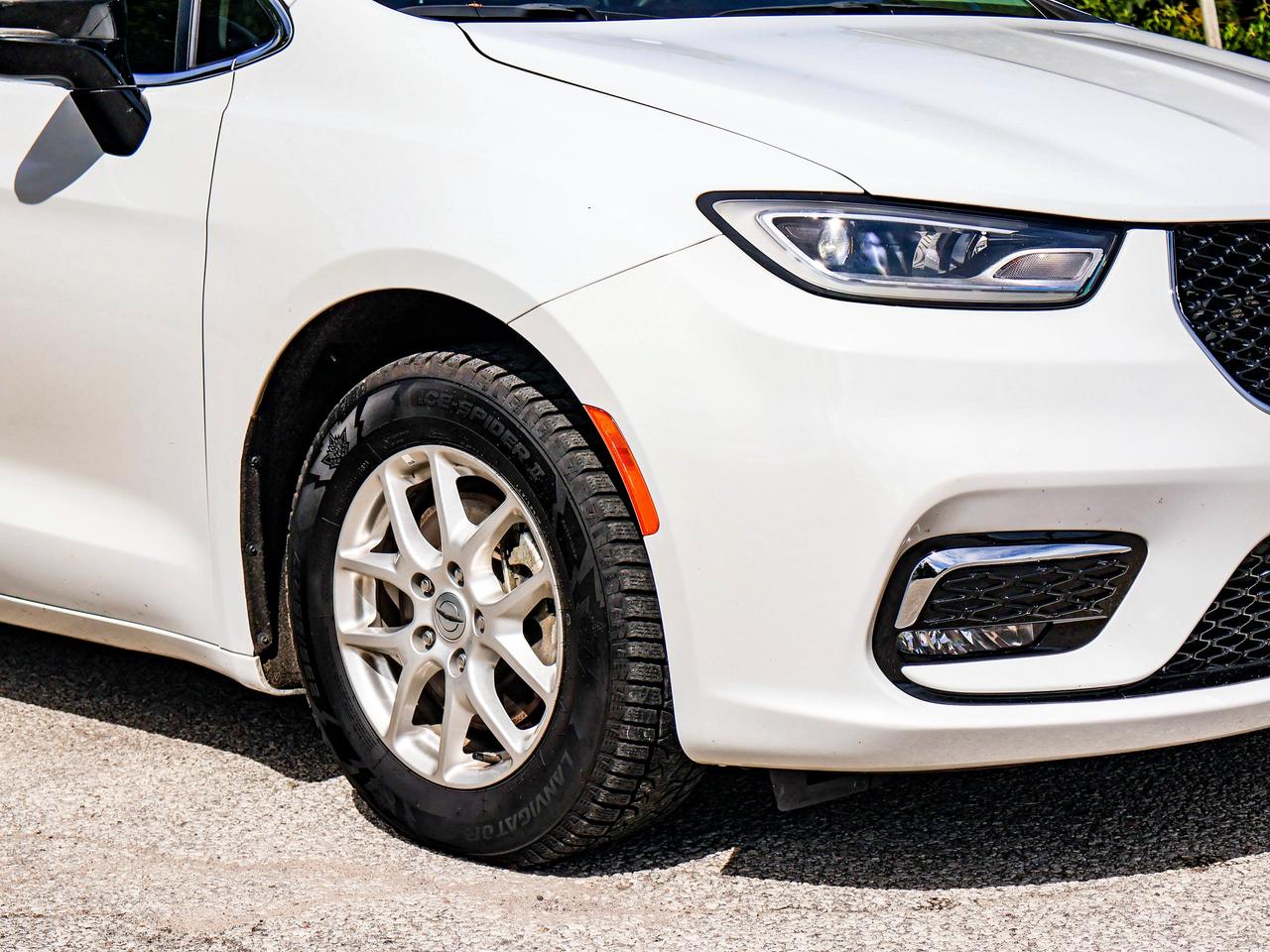 2024 Chrysler Pacifica Touring-L Photo