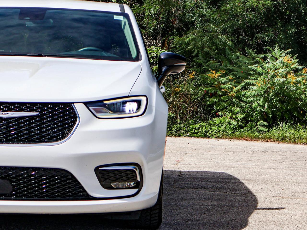 2024 Chrysler Pacifica Touring-L Photo