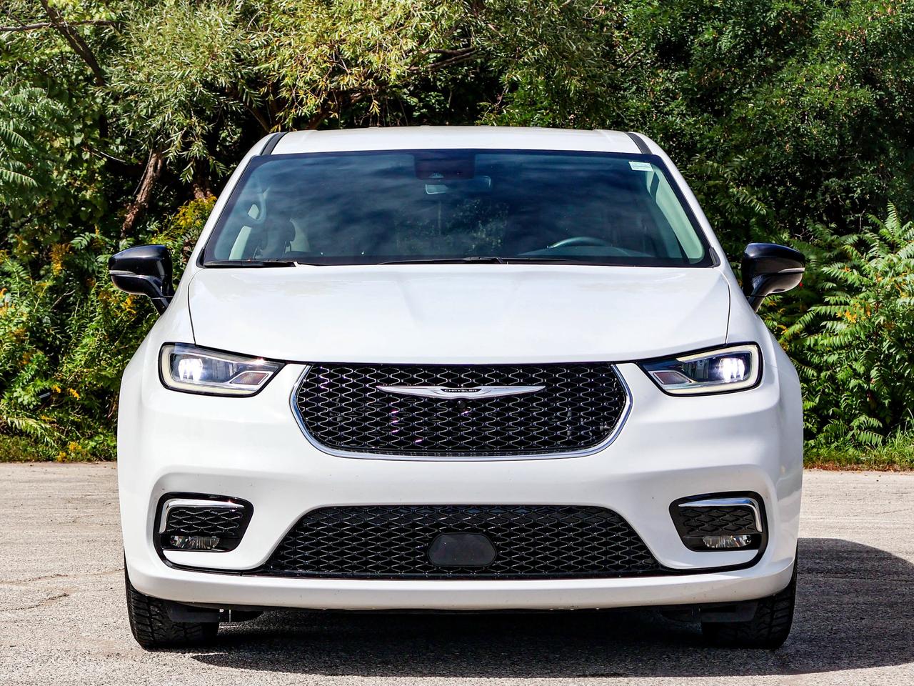 2024 Chrysler Pacifica Touring-L Photo