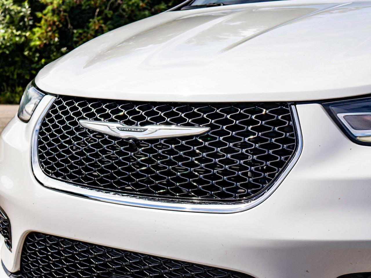 2024 Chrysler Pacifica Touring-L Photo