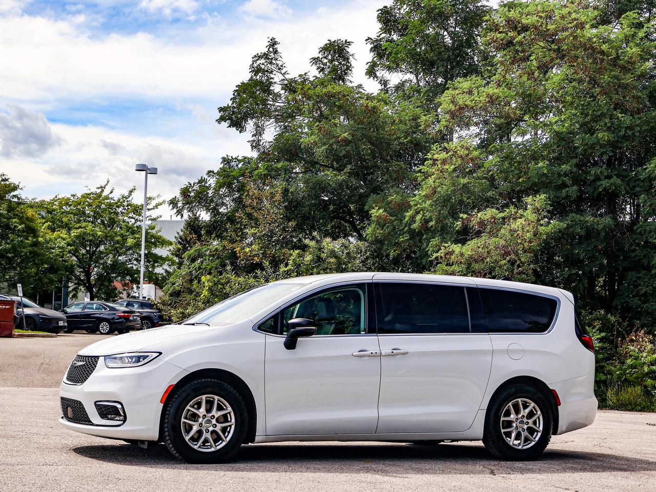 2024 Chrysler Pacifica Touring-L Photo
