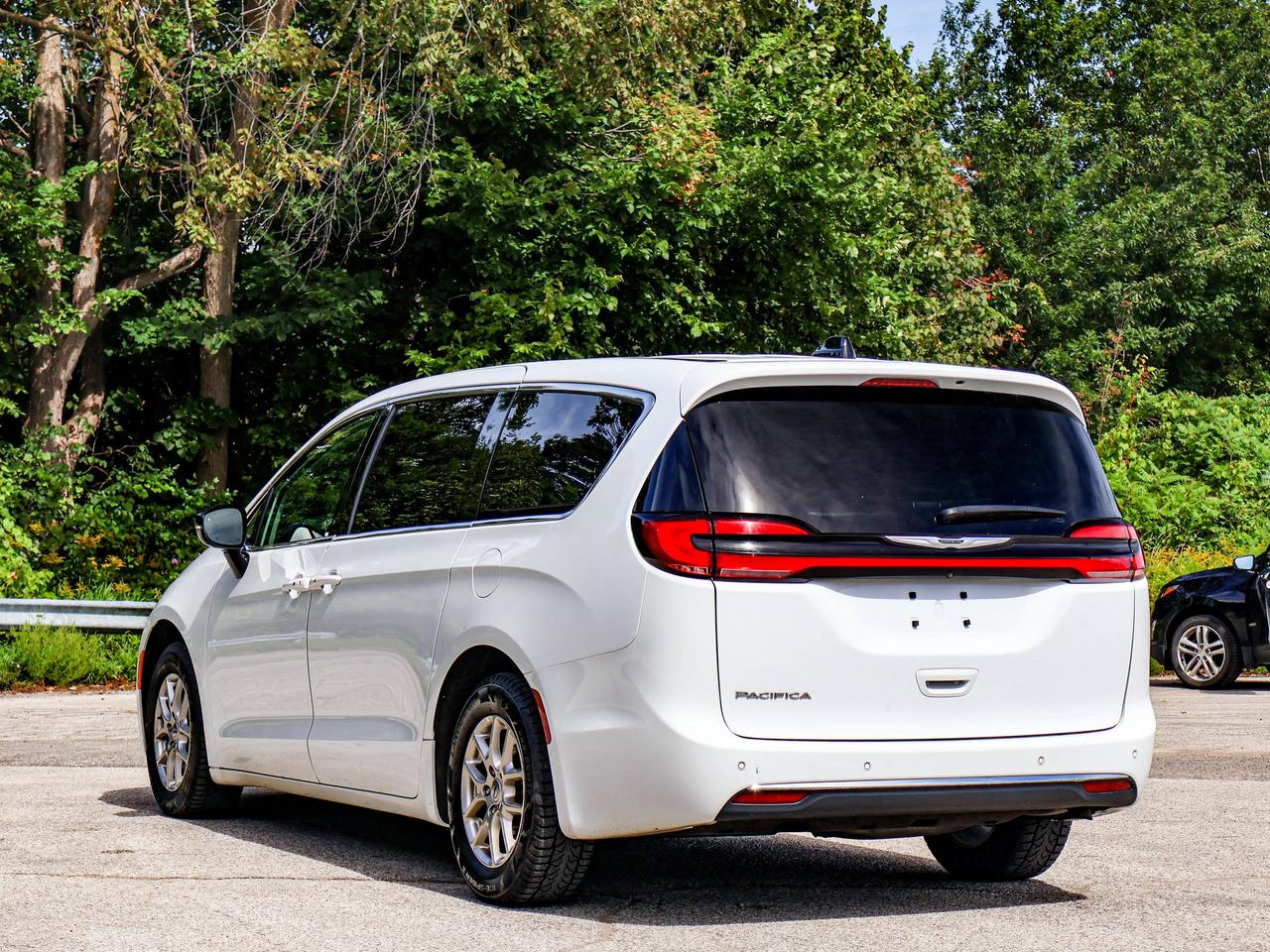 2024 Chrysler Pacifica Touring-L Photo