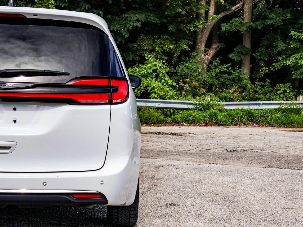 2024 Chrysler Pacifica Touring-L Photo