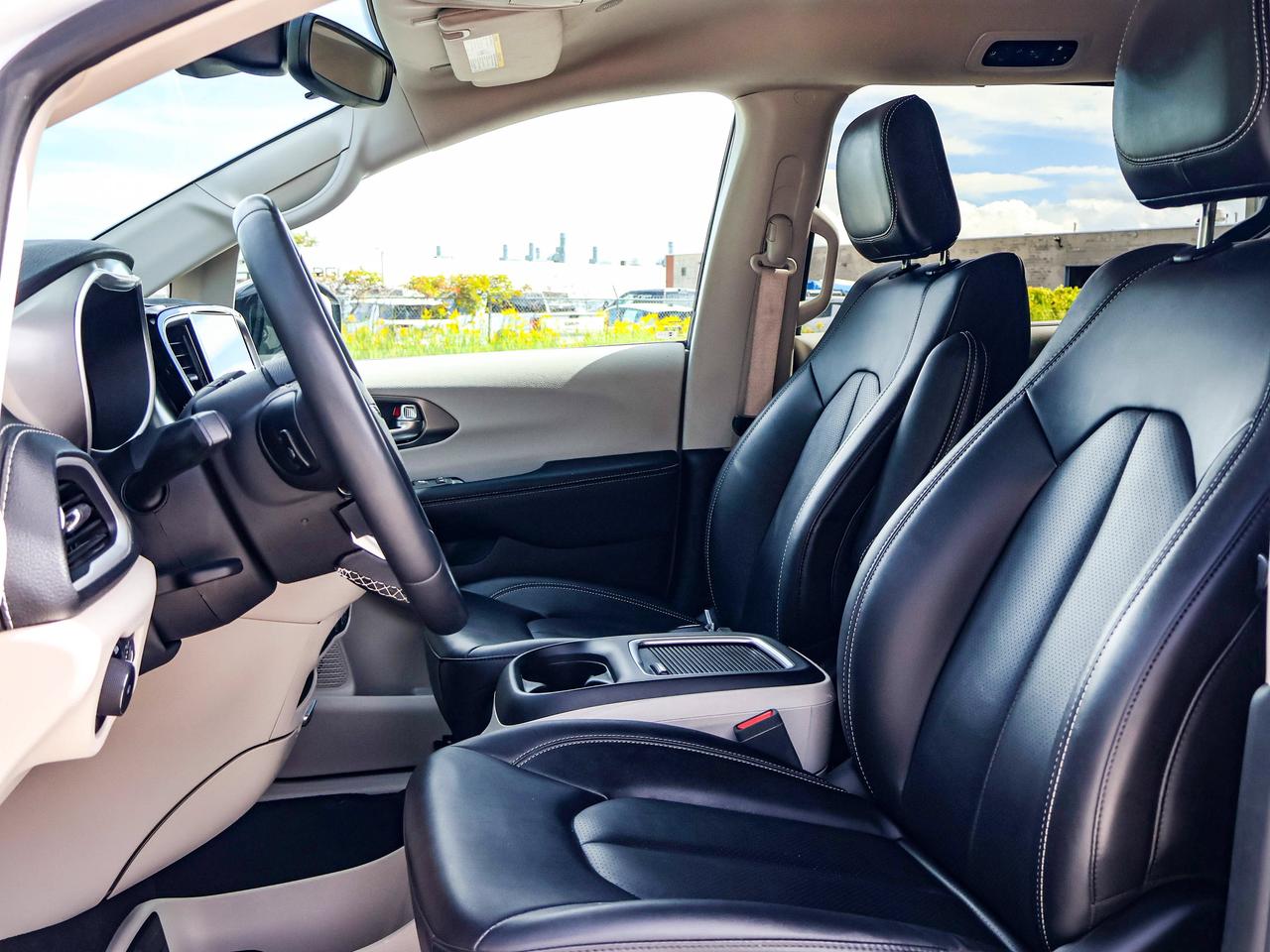 2024 Chrysler Pacifica Touring-L Photo