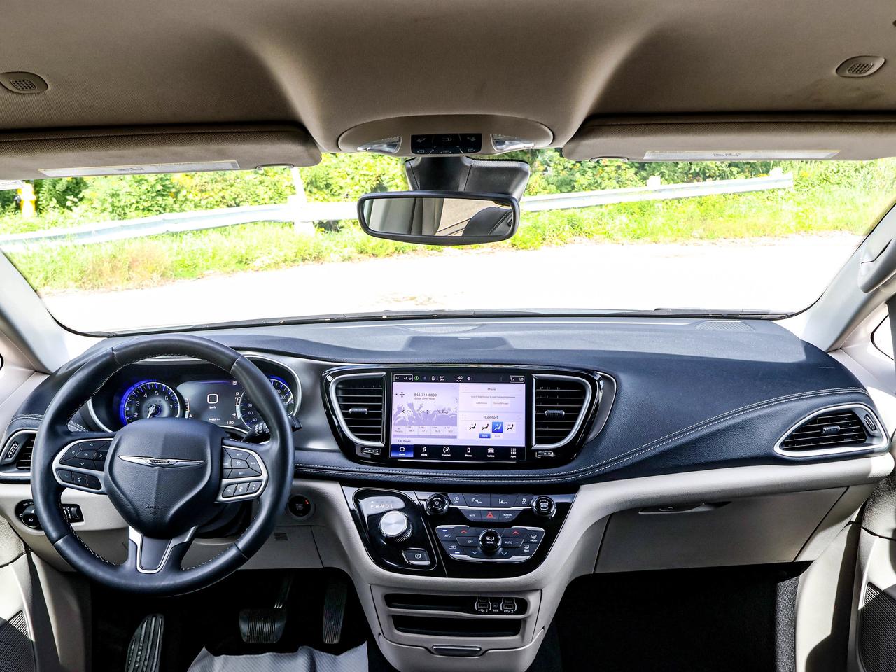 2024 Chrysler Pacifica Touring-L Photo