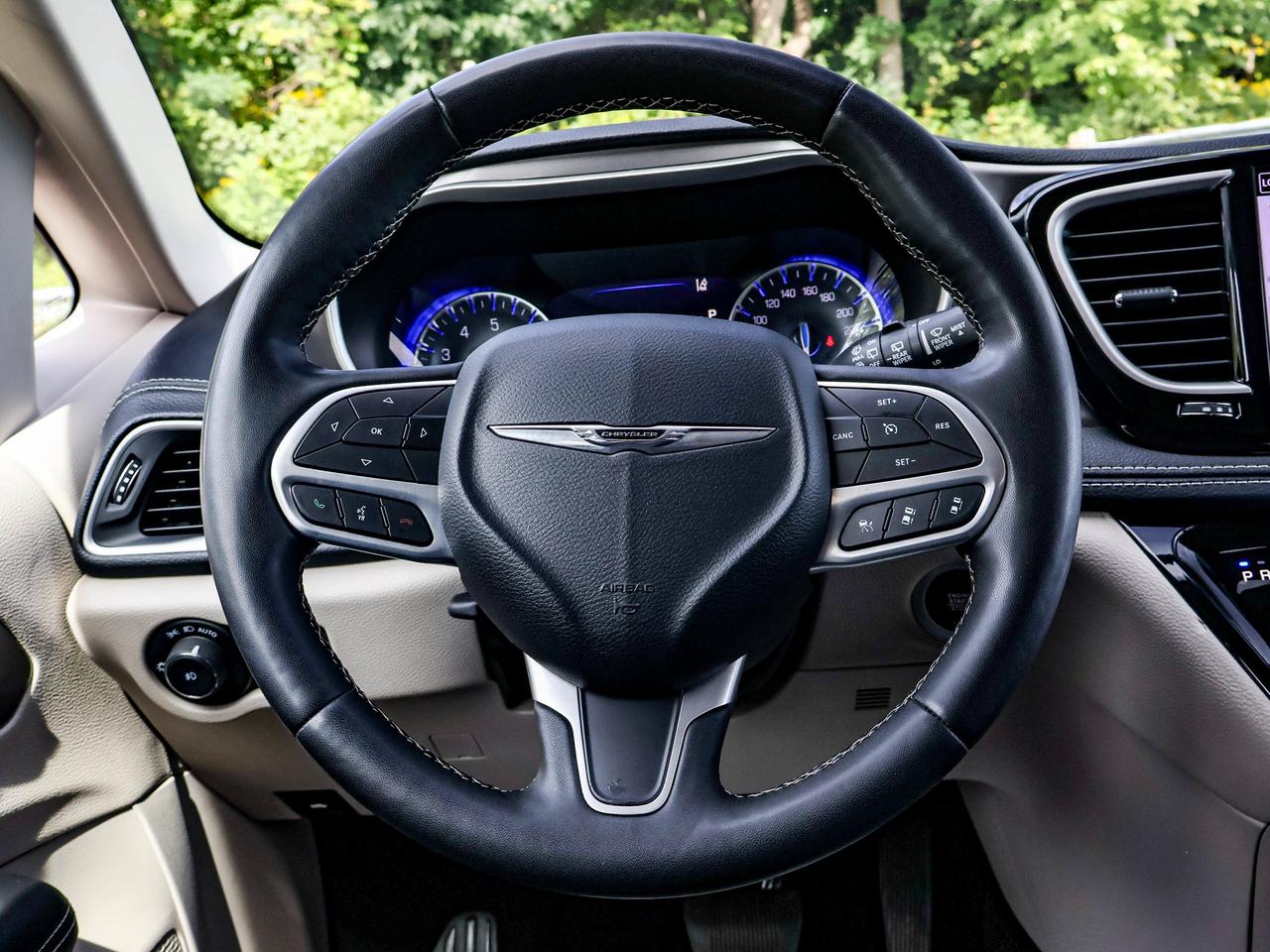 2024 Chrysler Pacifica Touring-L Photo