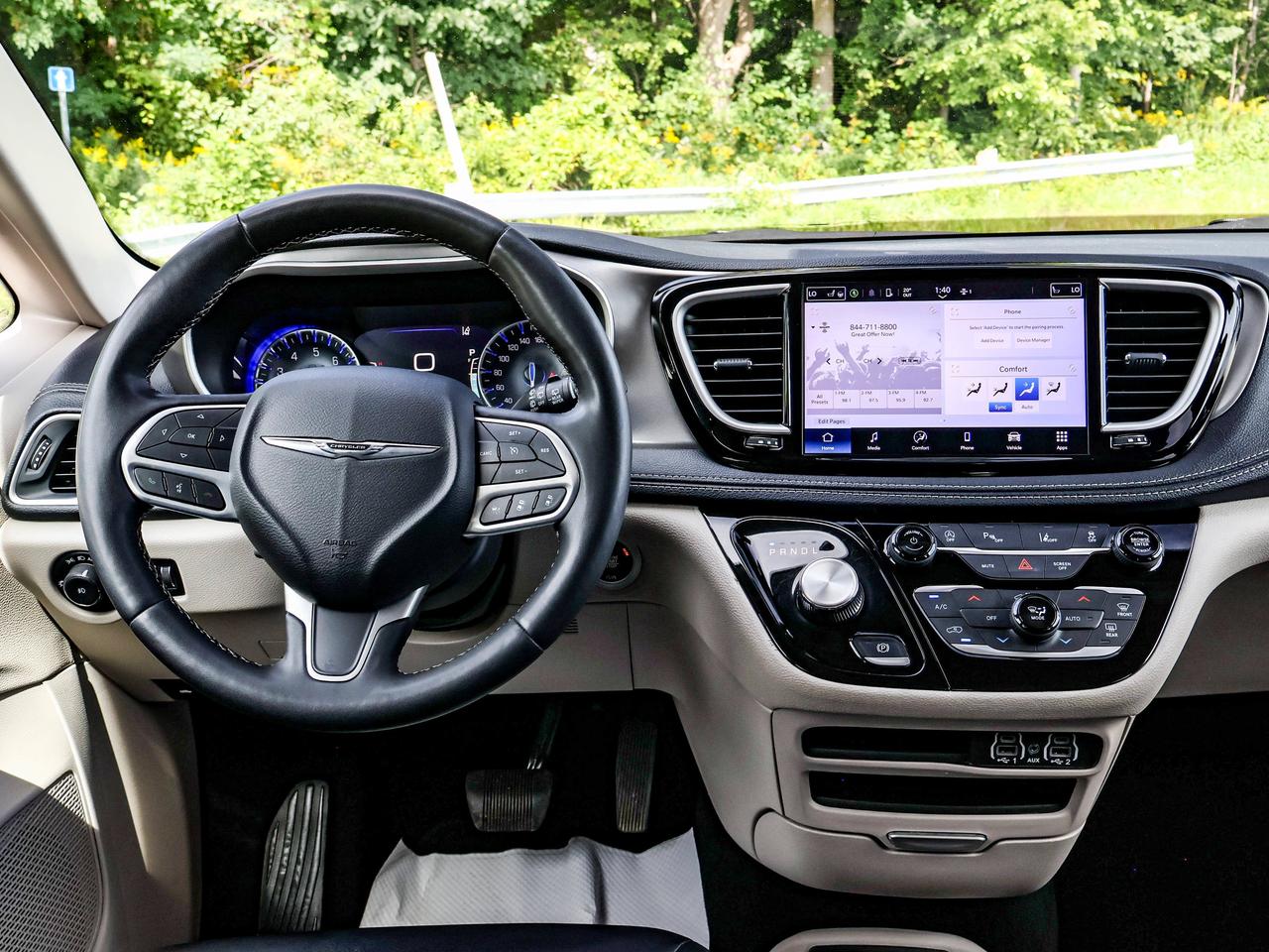 2024 Chrysler Pacifica Touring-L Photo