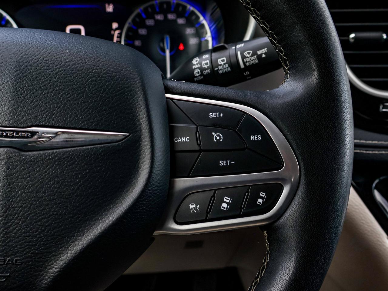 2024 Chrysler Pacifica Touring-L Photo