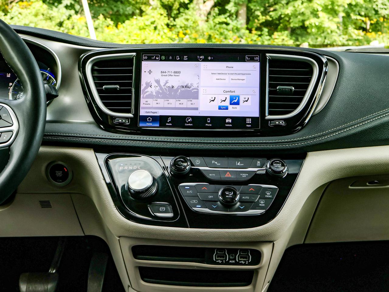2024 Chrysler Pacifica Touring-L Photo