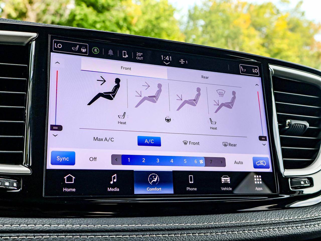 2024 Chrysler Pacifica Touring-L Photo
