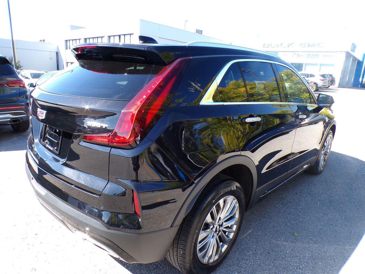 2025 Cadillac XT4 AWD 4dr Premium Luxury Photo3