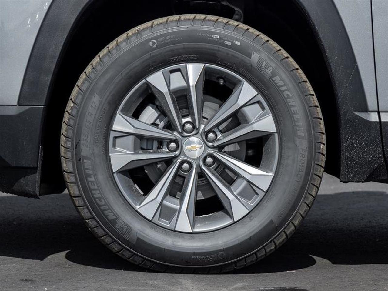 2027 Chevrolet Equinox LT Photo3