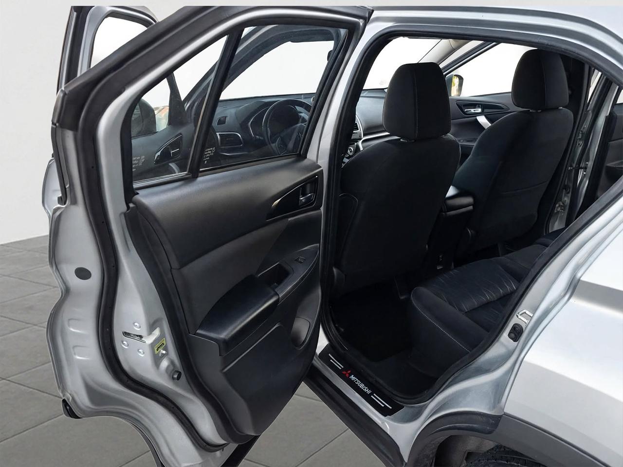 2020 Mitsubishi Eclipse Cross SE S-AWC Photo