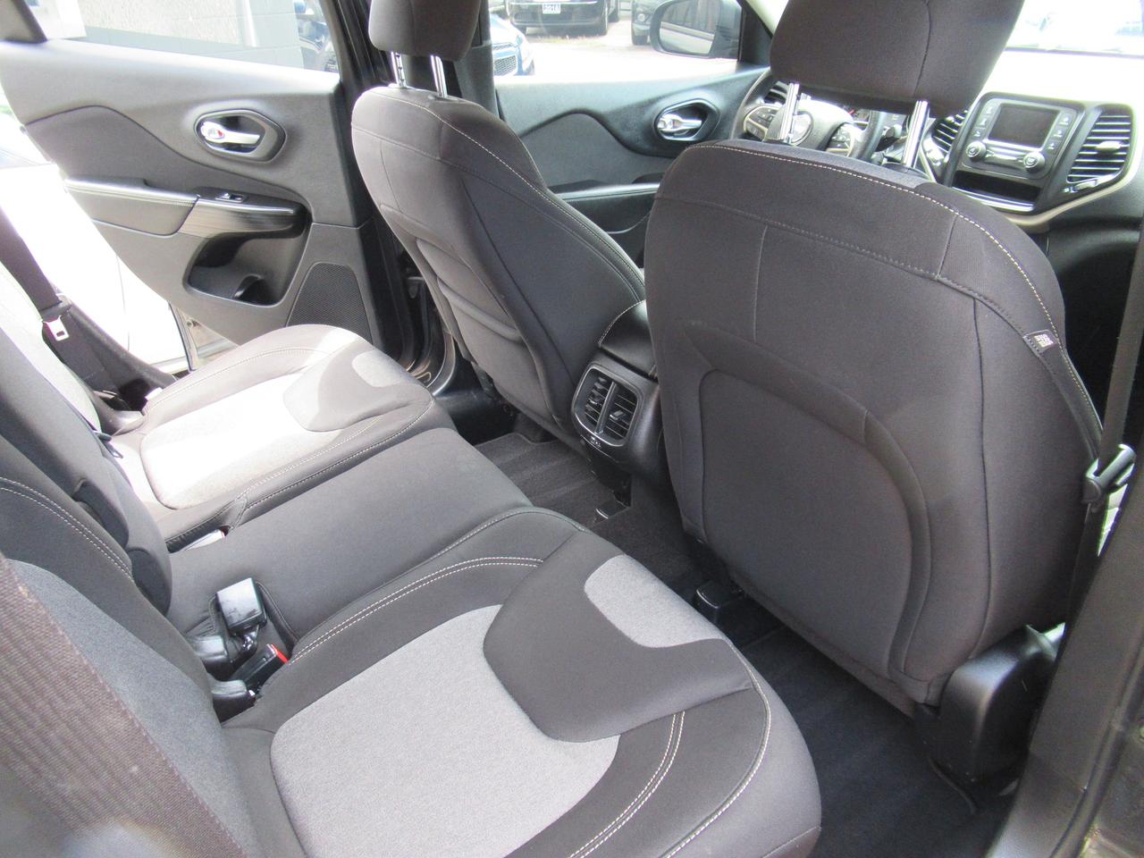 2014 Jeep Cherokee Sport Photo