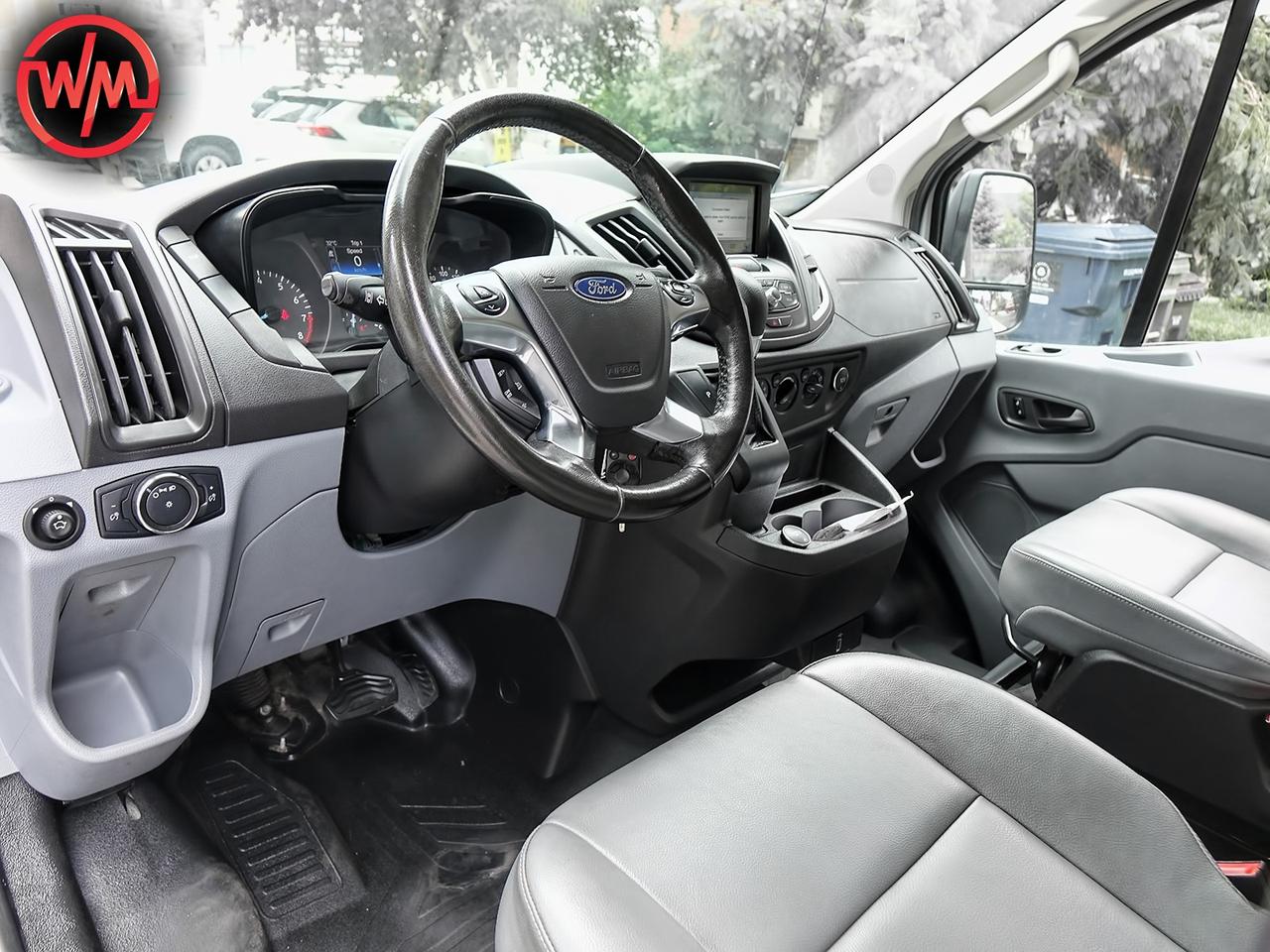 2019 Ford Transit 250 148" LOW ROOF*ROOF RACK*NAVI*REVCAM*LEATHER Photo