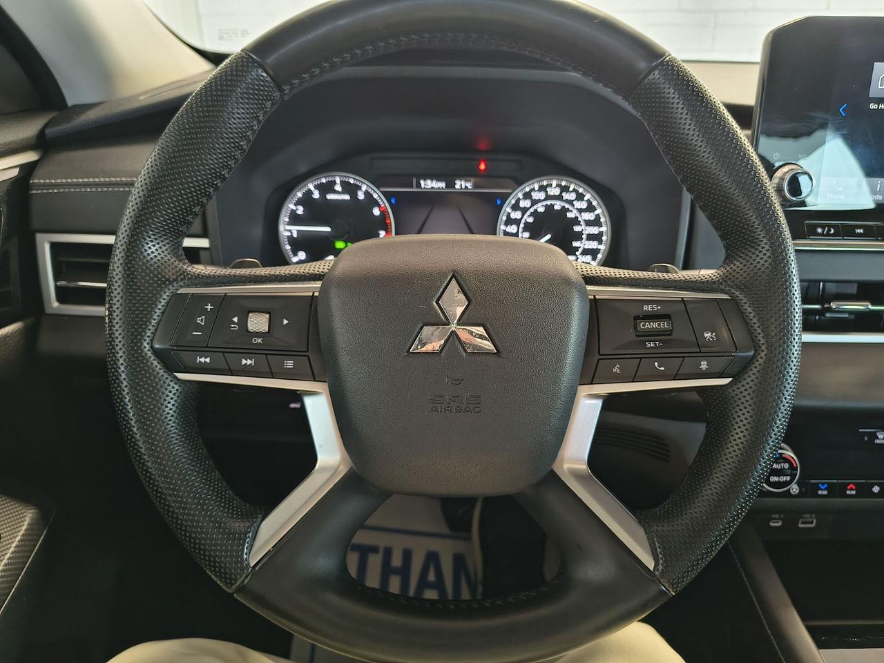 2023 Mitsubishi Outlander SE Photo0
