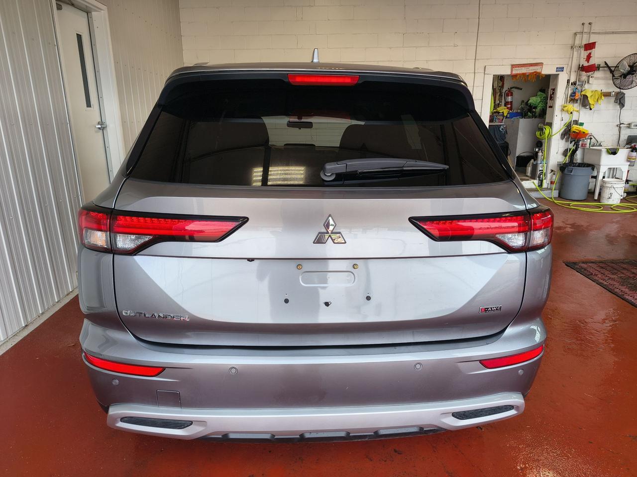 2023 Mitsubishi Outlander SE Photo0