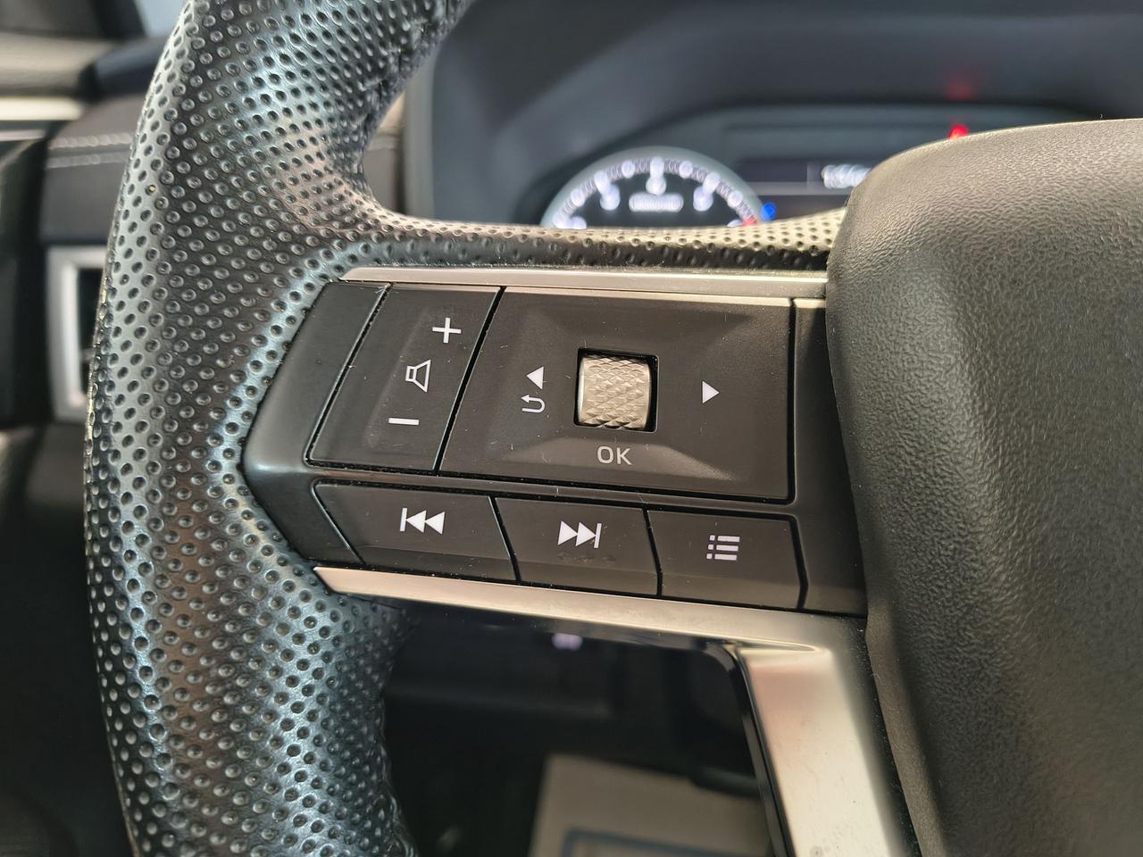 2023 Mitsubishi Outlander SE Photo0
