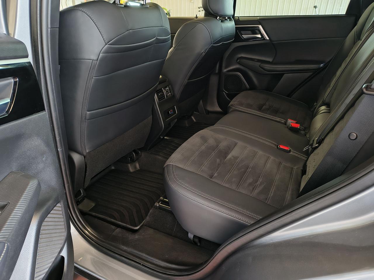 2023 Mitsubishi Outlander SE Photo