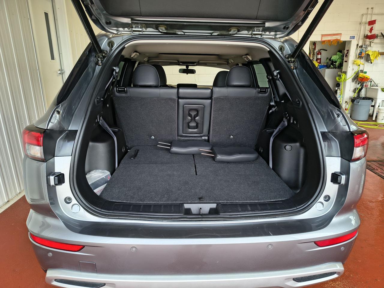 2023 Mitsubishi Outlander SE Photo0